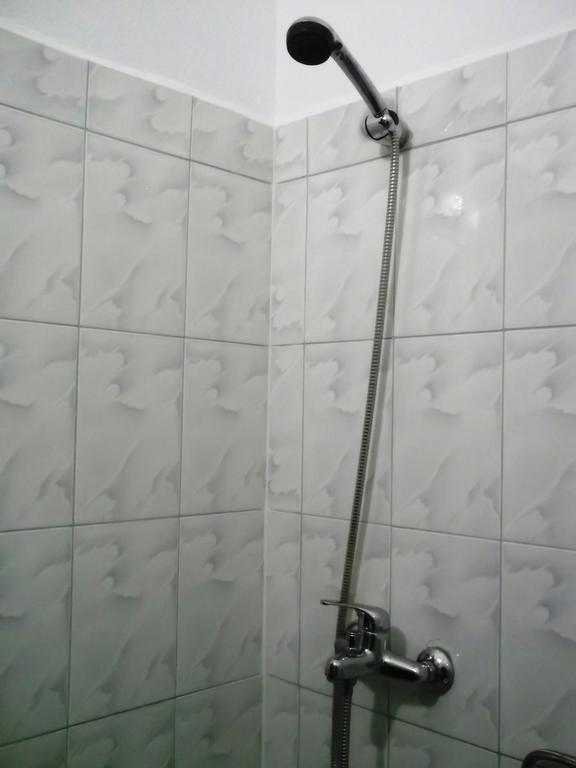Tani'S Guesthouse Ksamil Bilik gambar