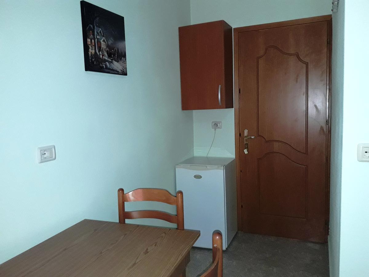 Tani'S Guesthouse Ksamil Luaran gambar