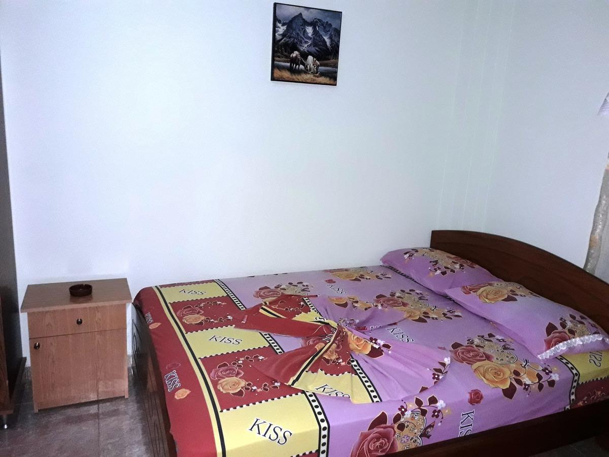 Tani'S Guesthouse Ksamil Luaran gambar
