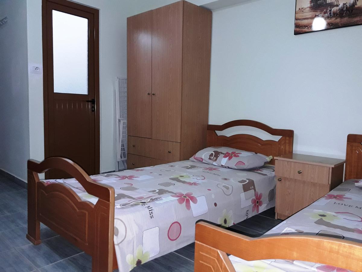 Tani'S Guesthouse Ksamil Luaran gambar