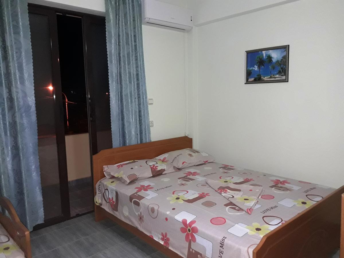 Tani'S Guesthouse Ksamil Luaran gambar