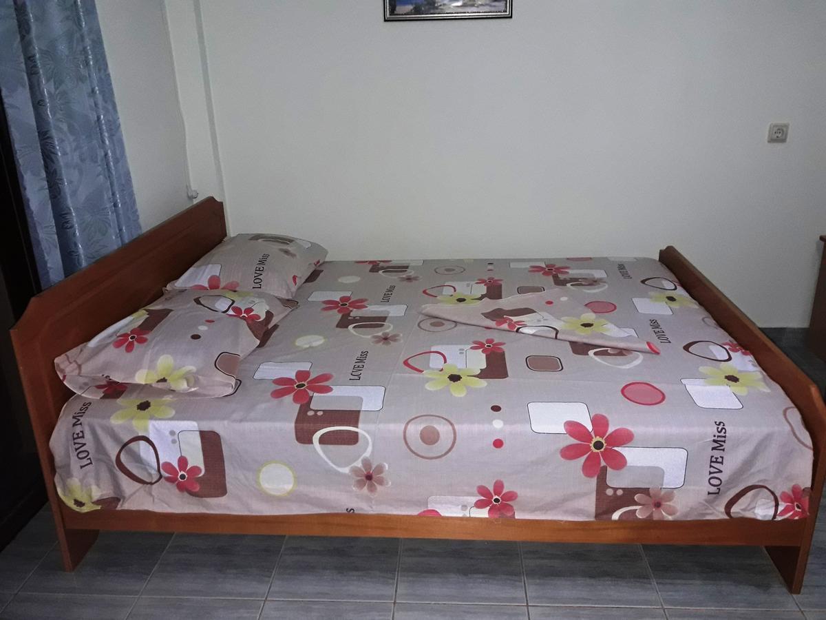 Tani'S Guesthouse Ksamil Luaran gambar